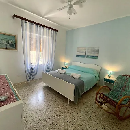 Semesterbostad Sea Front Carini