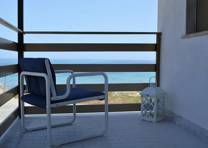 Sea Front Vakantiehuis Carini